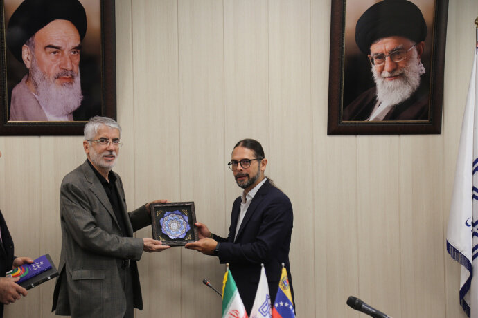 ایران با وجود 40 سال تحریمهای جنایتکارانه پایدار مانده است 2