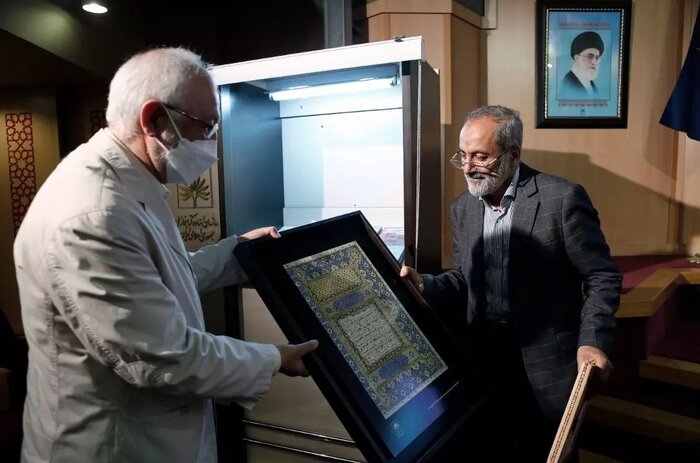 رونمایی «فریادهای خاموش روزنگاشت تنهایی»/ عماد افروغ؛ روشنفکر متعهد در صحنه است 7 رونمایی «فریادهای خاموش روزنگاشت تنهایی»/ عماد افروغ؛ روشنفکر متعهد در صحنه است