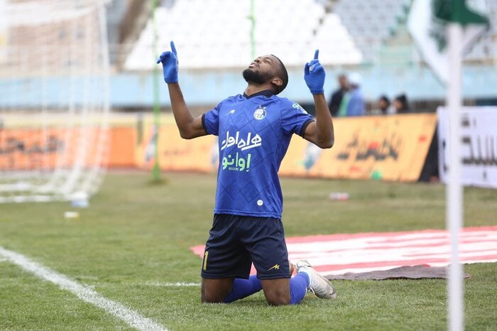 کاپیتانِ پرسپولیس ماندگار شد/ پیش نویس قرارداد با سرمربی جدید آماده شد