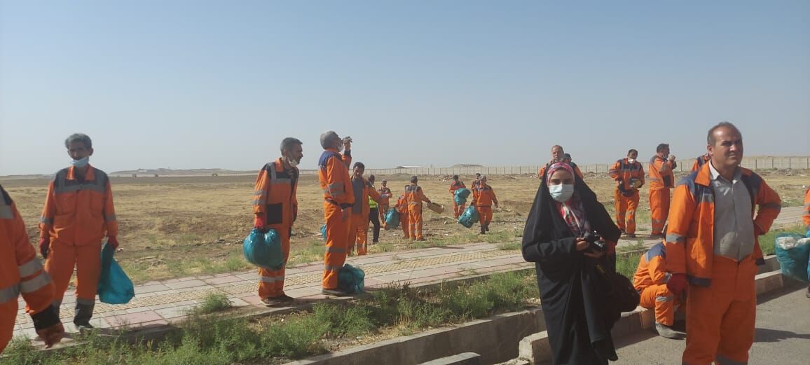 بیش از ۱۵ کیلومتر مسیر  دفن زباله های البرز پاکسازی شد بیش از ۱۵ کیلومتر مسیر  دفن زباله های البرز پاکسازی شد