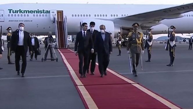 El presidente de Turkmenistán llega a Teherán