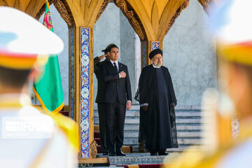 Turkmen President accorded official reception in Iran