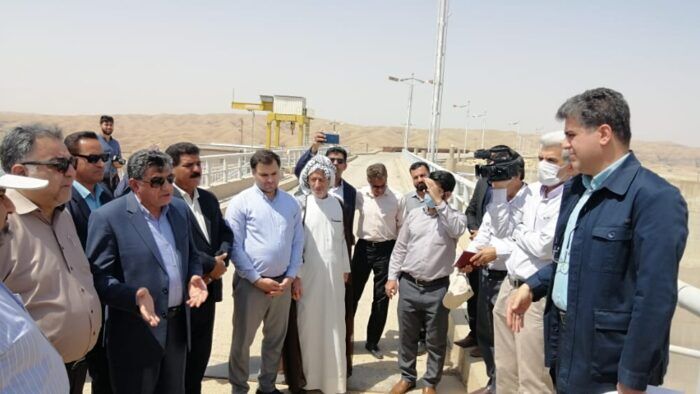 بازدید جمعی از بزرگان و کشاورزان روستاهای بخش مرکزی اهواز از وضعیت آب سد کرخه