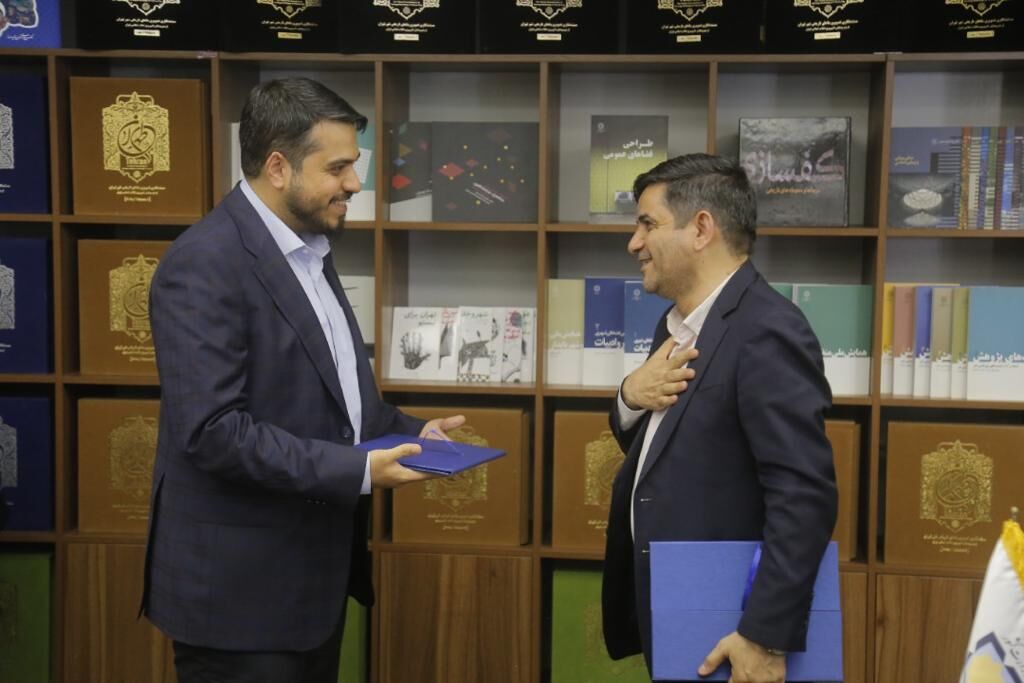 اهدای بیش از ۵۰ هزار جلد کتاب دانش زیباسازی برای توزیع در شهرداریهای سراسر کشور اهدای بیش از ۵۰ هزار جلد کتاب دانش زیباسازی برای توزیع در شهرداریهای سراسر کشور