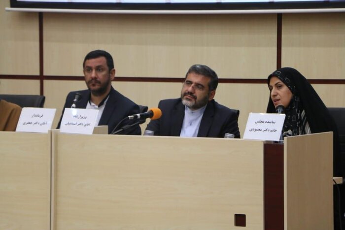 تقویت زیرساختها، بسط عدالت فرهنگی و تکریم هنرمندان دستاورد سفر به اصفهان