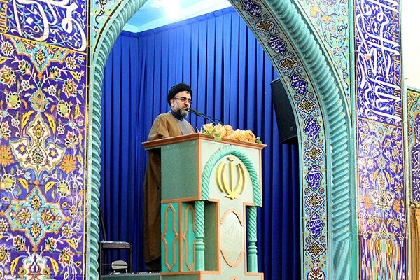 خطیب جمعه بوشهر: زدودن چهره محرومیت از روستاها دستاورد بارز جهاد سازندگی است

