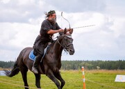 إيراني يحطم الرقم القياسي العالمي في الرماية بالقوس من على ظهر الخيل