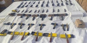 کشف ۲۸۵ قبضه سلاح سرد قاچاق در زنجان