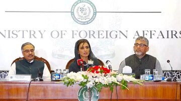 وزیر مشاور پاکستان: فقط یک گام تا خروج از فهرست خاکستری اف.ای.تی.اف فاصله داریم