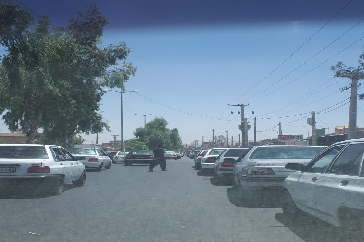 صفهای طویل پمپ های بنزین سیستان و بلوچستان پشت سد قاچاق سوخت