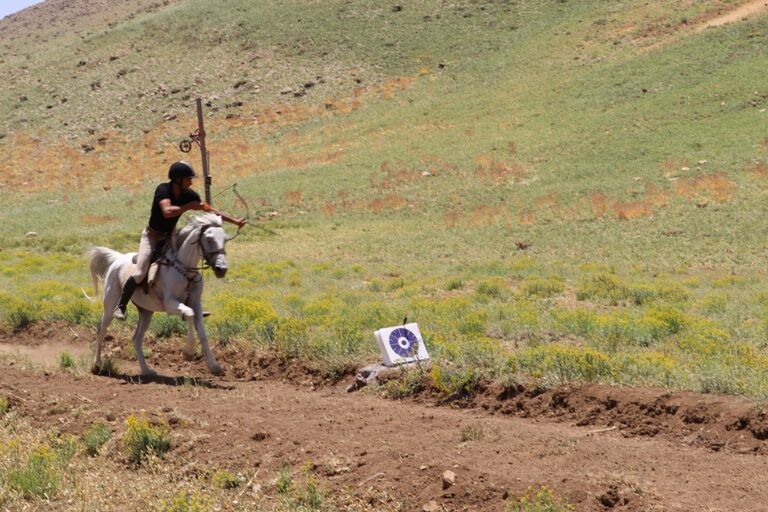 برترین های تیراندازی با کمان بر روی اسب، استان فارس  معرفی شدند برترین های تیراندازی با کمان بر روی اسب، استان فارس  معرفی شدند