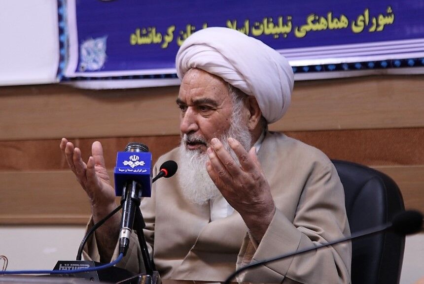 امام جمعه کرمانشاه: آمریکا در همه جنایت‌های جهان نقش دارد