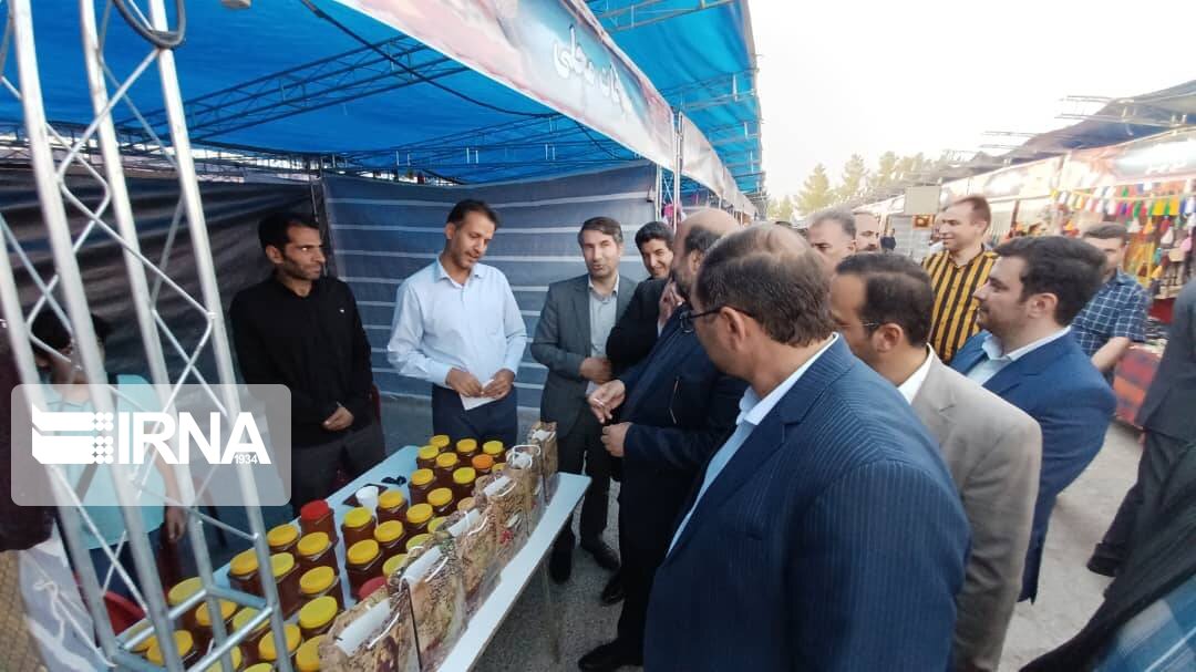 افتتاح نمایشگاه سوغات و صنایع دستی در ایلام