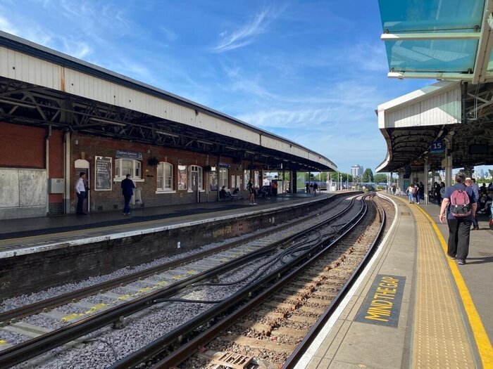 اعتصاب شبکه ریلی، حمل و نقل انگلیس را زمینگیر کرد