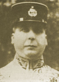 شاپو؛ کلاهی آغشته به خون