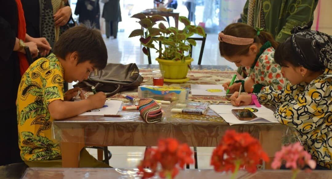 نمایشگاه نقاشی آثار کودکانه در ملایر گشایش یافت