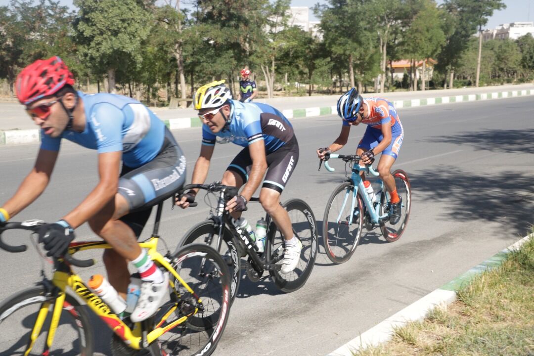 تیم دوچرخه‌سواری پدافند هوایی رعد قهرمان لیگ دسته اول کشور شد