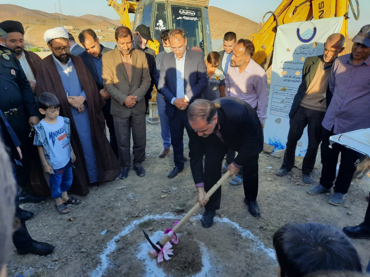 عملیات اجرایی پروژه آبرسانی به ٢ روستا در شهرستان مشهد آغاز شد