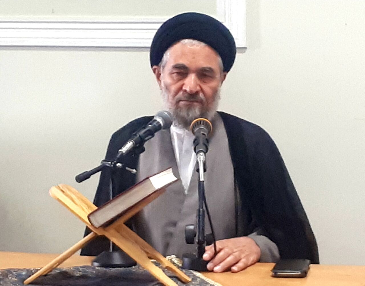 امام جمعه بروجرد: مسوولیت در حکومت اسلامی بسیار سنگین است 