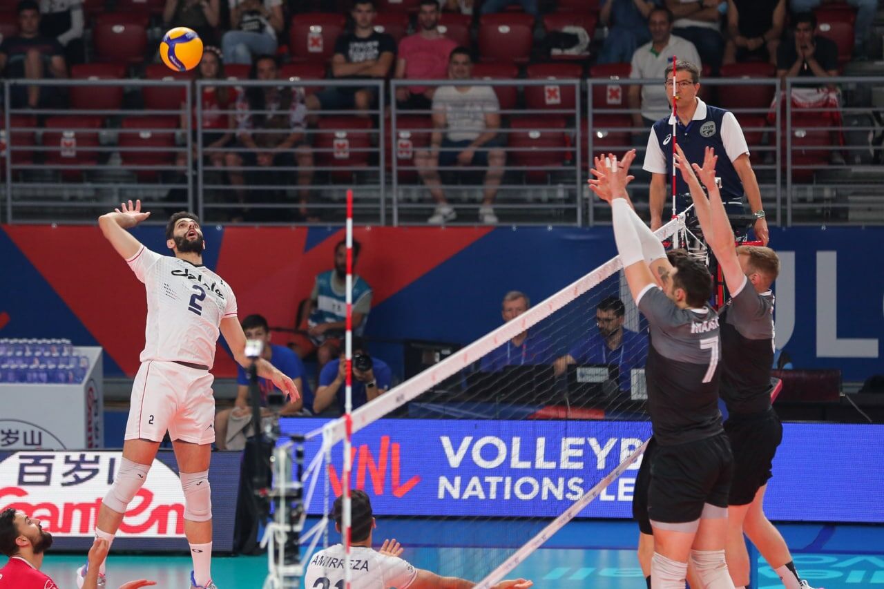 La selección iraní de voleibol derrota con superioridad a Canadá