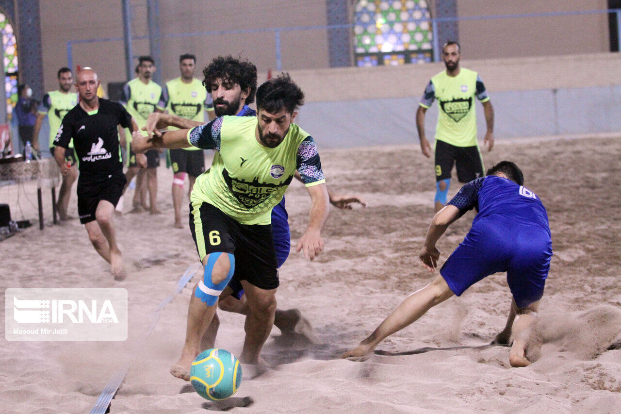 تیم فوتبال ساحلی چادرملو اردکان بر پارس جنوبی بوشهر غلبه کرد