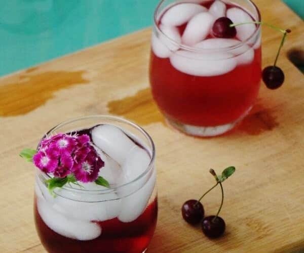 طرز تهیه شربت آلبالو خانگی