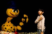 نمایش «کرمی که هیولا شد» در جشنواره تئاتر همدان مسئولیت‌پذیری را به کودکان آموزش می‌دهد