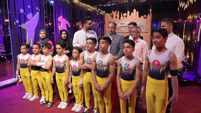 پشت صحنه «عصر جدید» چه خبر است؟ از کلکلهای علیخانی با شرکتکنندگان تا پیکنیک خانوادگی در استادیوم