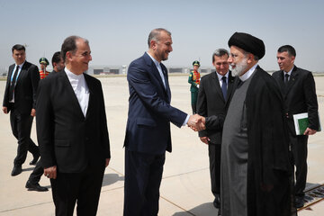 El presidente Seyyed Ebrahim Raisi llega a Turkmenistán