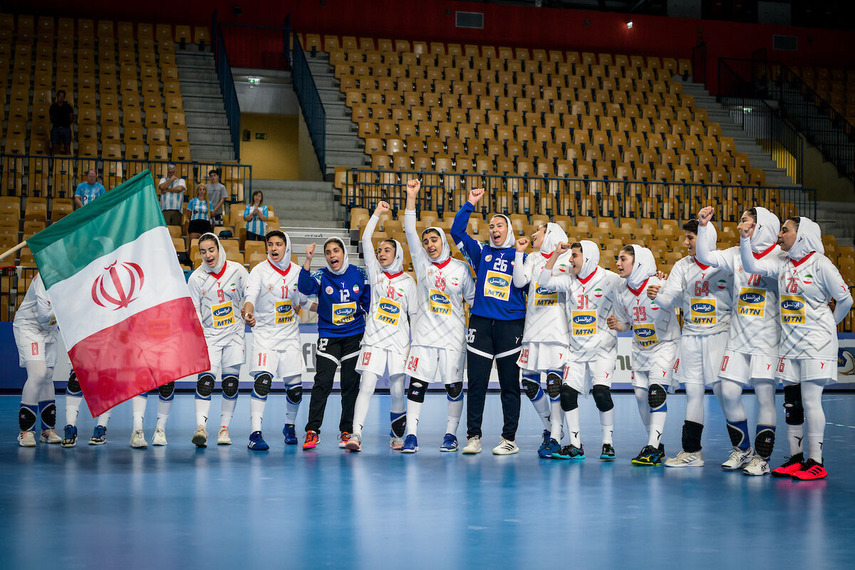 Las jugadoras iraníes de balonmano logran su primera victoria en el Campeonato Mundial Juvenil