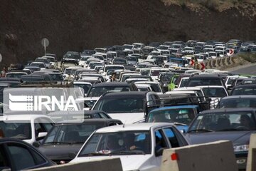 ترافیک خودرو در جاده هراز سنگین است