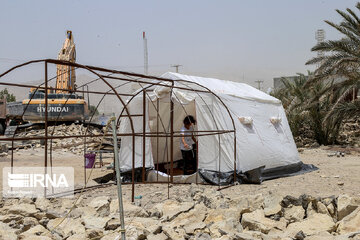 بیش از ۱۳۰۰ چادر در منطقه زلزله‌زده هرمزگان توزیع شد