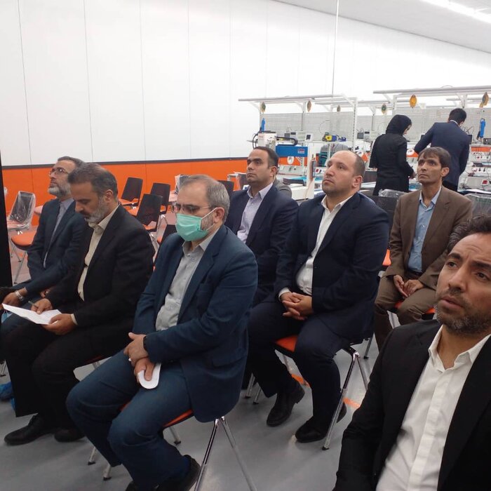کارخانه تولید تبلت و تلفن همراه در زرندیه بهرهداری شد