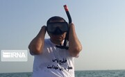 30 veteranos iraníes nadan 3.5 Km para hacer recordar un crimen