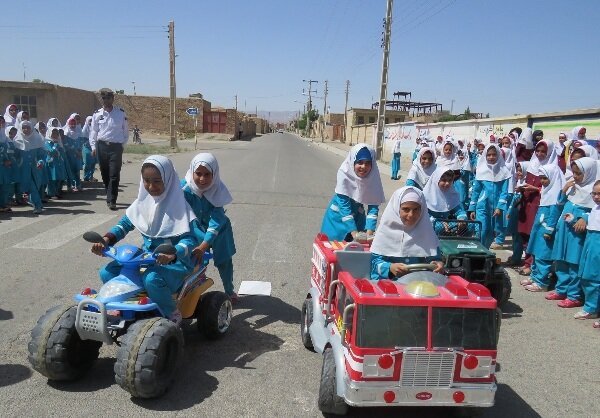 گفتگو با کوچک‌ترین همیاران پلیس راهور