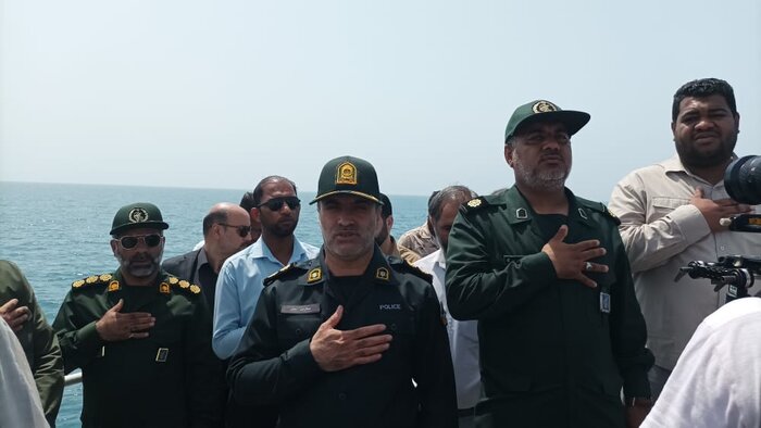 شهادتگاه قربانیان جنایت ۳۴ سال پیش آمریکا در خلیج فارس گلباران شد