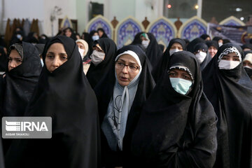 La cérémonie funéraire de la mère japonaise du martyr de la Sainte Défense a Téhéran
