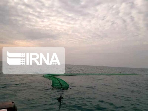 ۲۰۰ هزار لیتر  سوخت قاچاق در آبهای هرمزگان کشف شد ۲۰۰ هزار لیتر  سوخت قاچاق در آبهای هرمزگان کشف شد