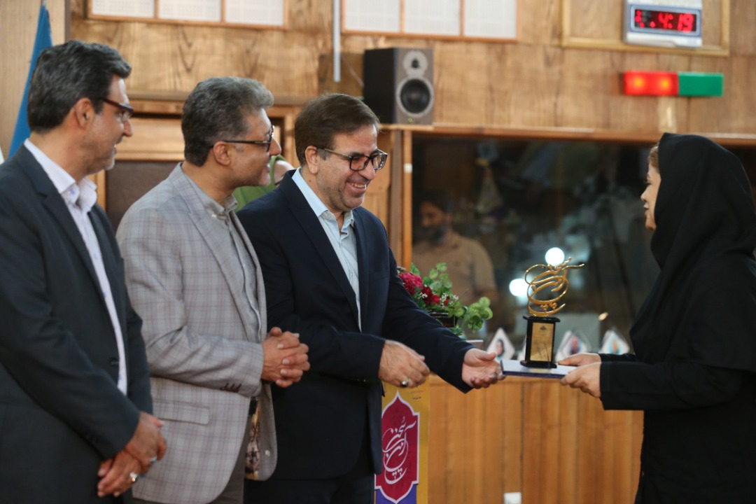 حداد عادل: با ما شوخی کنید ولی زبان فارسی را جدی بگیرید