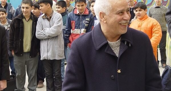  گلباران مزار خیر مدرسه‌ساز و ترویج کتابخوانی در مدارس اردبیل
