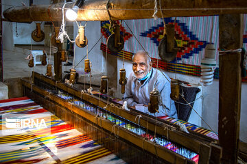 Iran : Darayi-Bafi, un art du tissage, vieux de 800 ans dans la province de Yazd