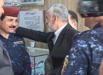 بوسه مقام ایرانی بر پیشانی افسر عراقی/ وقتی میراحمدی از شهید سلیمانی و المهندس گفت
