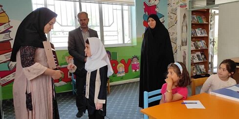  گلباران مزار خیر مدرسه‌ساز و ترویج کتابخوانی در مدارس اردبیل