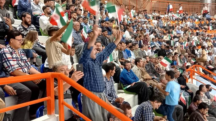 بزم پرچم کردها در دیدار با رییس جمهور