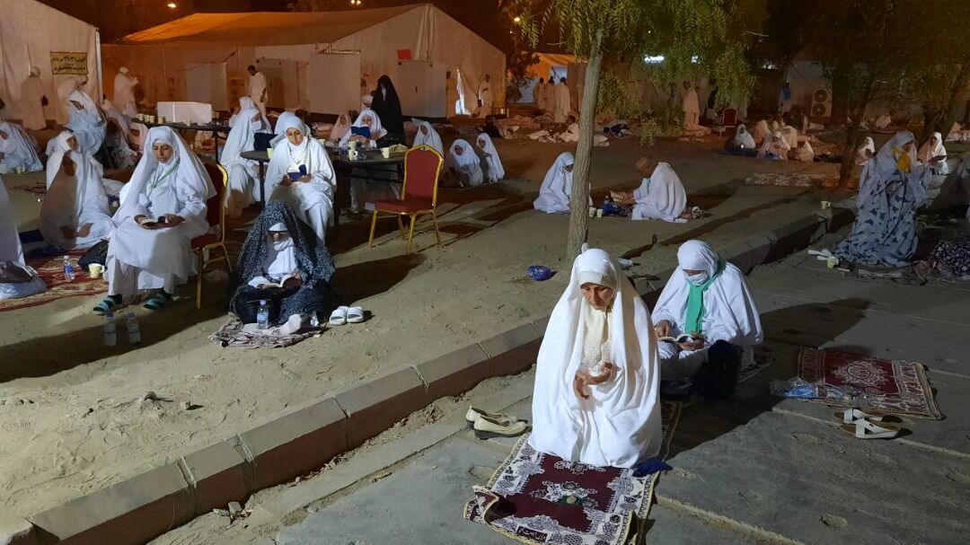 شب عرفه ایرانیان در سرزمین عرفات با دعا و نیایش سپری شد