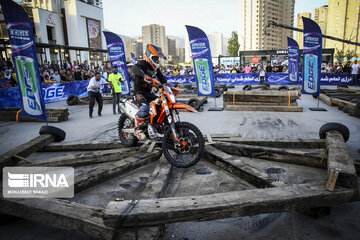 Course de motos Super Enduro à Téhéran