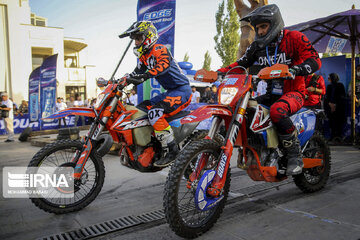 Course de motos Super Enduro à Téhéran