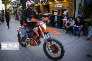 Course de motos Super Enduro à Téhéran