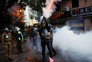 حمله معترضان سریلانکایی به خانه رئیس جمهوری/ «راجاپاکسا» گریخت