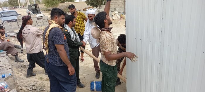 فرمانده سپاه قشم: ۱۲ گروه جهادی در حال خدمت رسانی به زلزله زدگان سایه خوش هستند